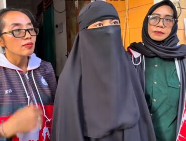 Ratnsari, tengah, saat diwawancara media wartawan, Minggu, 3 April 2026. Foto: instagram@kawanku.id
