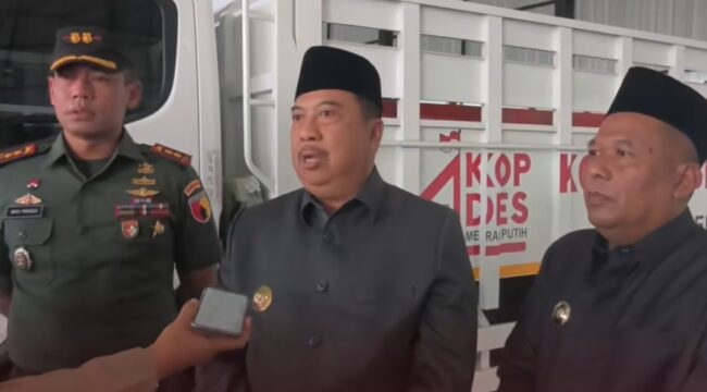 Bupati Jombang Warsubi  mengunjungi gerai KDMP di wilayah Jombang, Senin, 4 Mei 2026. Foto: jombang.go.id