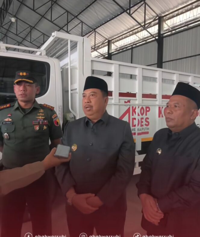 
					Bupati Jombang Warsubi  mengunjungi gerai KDMP di wilayah Jombang, Senin, 4 Mei 2026. Foto: jombang.go.id