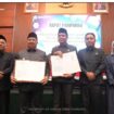 Pimpinan DPRD dan Bupati Jombang mengesahkan Perda Barang Milik Daerah 2026, dalam sidang paripurna di gedung dewan, Senin, 4 Mei 2026. Foto: instagram@dprd-jombang