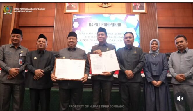 
					Pimpinan DPRD dan Bupati Jombang mengesahkan Perda Barang Milik Daerah 2026, dalam sidang paripurna di gedung dewan, Senin, 4 Mei 2026. Foto: instagram@dprd-jombang