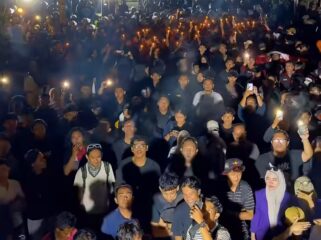 Suasana menjadi chaos, saat aksi itu berjalan hingga malam hari di depan gedung gubernur Kaltim, Selasa malam, 5 Mei 2026. Foto: instagram@mahasiswa.if