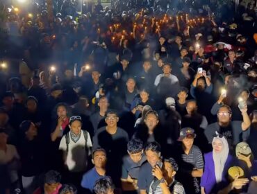 Suasana menjadi chaos, saat aksi itu berjalan hingga malam hari di depan gedung gubernur Kaltim, Selasa malam, 5 Mei 2026. Foto: instagram@mahasiswa.if