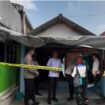 Polisi olah TKP di Dusun Tempuran, Desa Sumbergirang, Kecamatan Puri, Kabupaten Mojokerto, Rabu pagi, 6 Mei 2026. Disitu seorang menantu bacok mertua perempuan hingga tewas, serta melukai istrinya.Foto: instargam@kabar.mojokerto