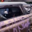 Selain penyerangan menimpa 69 wisatawan kelompok Shopee di pantai Wediawu, Malang Selatan, Selasa dinihari, pelaku juga merusak dan vandalime kendaraan korban. Foto: instgaram@tugu.id