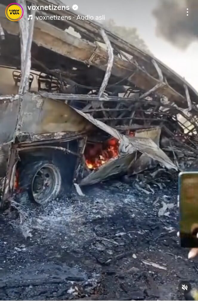 
					Bus ALS Vs Truk Tanki Terbakar di Musi Rawas, 16 Orang Tewas Terpanggang