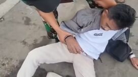 MY, 54, klenger setelah dikeroyok massa keluarga korban dari 11 siswa pelecehan. Ia berusaha lari ke Sumatera, namun berhasil diadang keluarga korba, Rabu 8 Mei 2026. Foto: ist