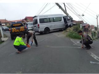 Kendaraan wisatawan alami kasus rem blong, menyebabkan kecelakaan berat di Ngadas, Pasurusn, Sabtu 9 Mei 2026. Foto: ist