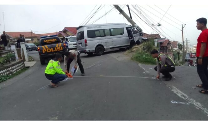 
					Kendaraan wisatawan alami kasus rem blong, menyebabkan kecelakaan berat di Ngadas, Pasurusn, Sabtu 9 Mei 2026. Foto: ist