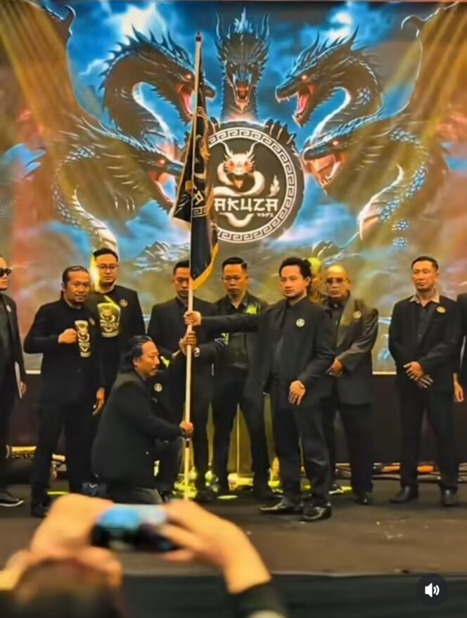
					Gus Thuba, cucu Gus Mik, Sabtu 9 Mei 2026, mendeklarasi sebuah gerakan dan ormas bernaman Yakusa Meneges. Fito: ist