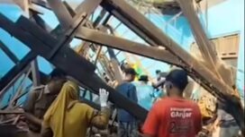 Kondisi ruang kelas yang ambruk, Selasa, 12 Mei 2026, saat jam belajar. Foto: ist
