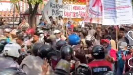 Masa AMPB Pati mnggeruduk Mapolres Pati, diterima oleh wakapolres. Foto: ist