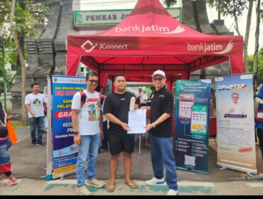 Pos pengurusan NIB Gratis di depan Pintu Pembak Jombang, saat Cat Free Day, Minggu, 17 Mei 2026. Foto: diskominfo jombang