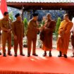 Bupati Jombang Warsubi beserrta jajarannya menyambut penuh suka cita kedatangan 50 bhiku dalam tudong (jalan) hingga di Jombang, 19 Mei 2026. Foto: diskominfo jombang