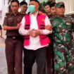 Tim Kejaksaan Pasuruan jebloskan Gus Rofi'i ke tahanan, dalam dugaan kasus korupsi dana PKBM Rp. 660 juta, Rabu 21 Mei 2026. Foto: ist