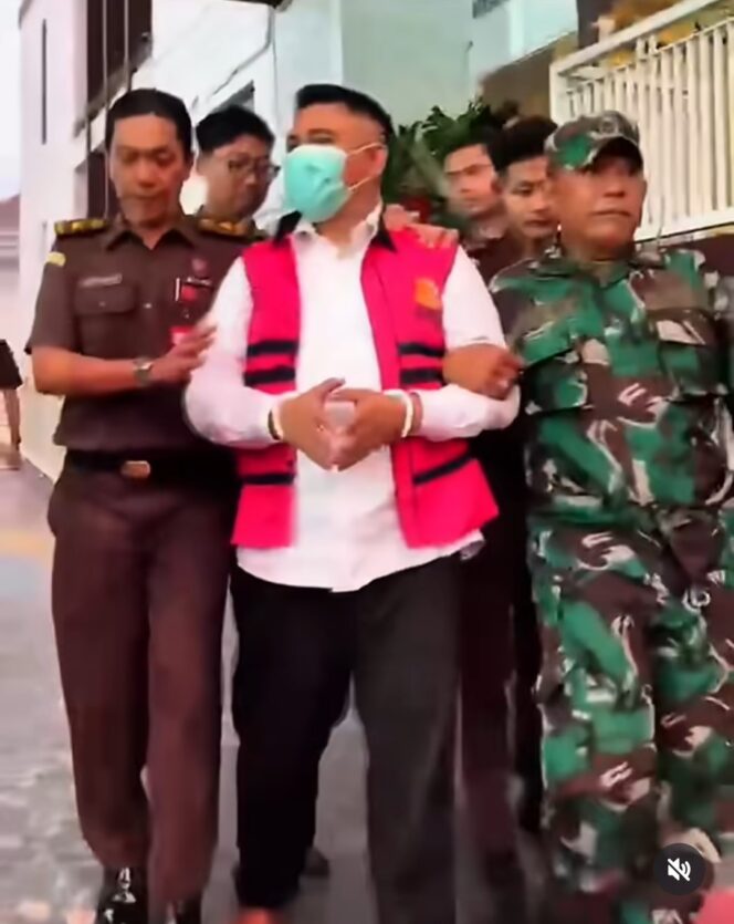 
					Tim Kejaksaan Pasuruan  jebloskan Gus Rofi'i ke tahanan, dalam dugaan kasus korupsi dana PKBM Rp. 660 juta, Rabu 21 Mei 2026. Foto: ist