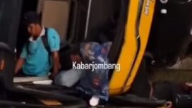 Penumpang PO Bus Sudiro masih berada di kabin, jetika bus tergelincir di jakur Til Tembelang, Kanis oagi sekitar pujul 05.30 wib, 21 Mei 2026. Foto: tangkap layar video instagram@kabar_jombang