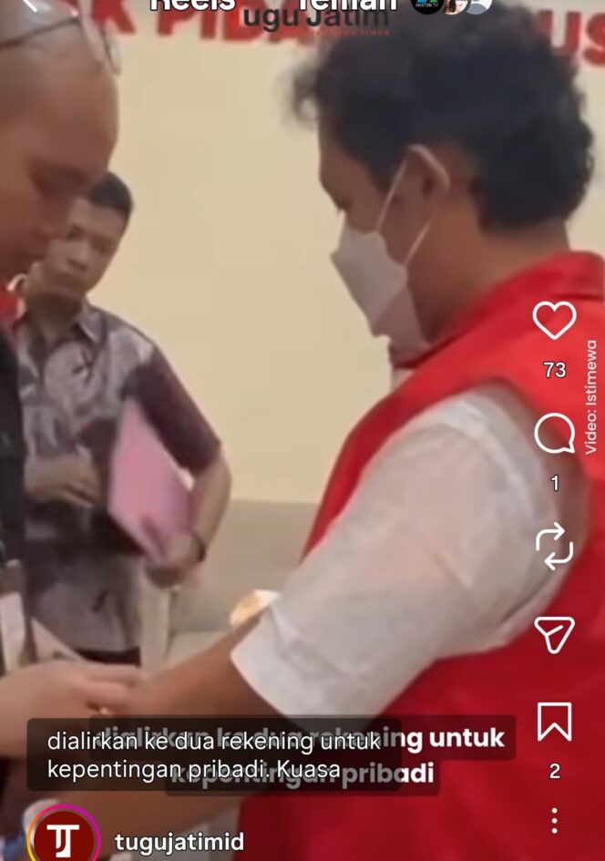 
					Petugas Kejaksaan di Nganjuk memborgol dan menahan sepasang suami istri, akibat melakukan setoran fiktif hingga Rp1,9 miliar di Bank BPD Jatim tempat kerjanya. Foto: tugujatim