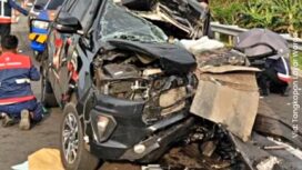 Kondisi mobil Toyota Innova rombongan anggota DPRI RI, di top Pasuruan Probolinggo, Sabtu 23 Mei 2026. Gus Hilman dan sopir lukaluka, dua staf meninggal dunia. Foto: instagram@tugujatim.