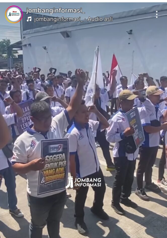 
					Karyawan Indomart, melakukan aksi unjuk rasa di depan kantor perwakilan PT Indomarco, di Jogoroto, Jombang, Selasa 26 Mei 2026. Foto: instagram@jombanginformasi_