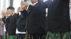 Bupati Jombang Warsubi bersama pimpinan di pemkab khusyuk menjalani salat Iedul Qurban, Rabu 27 Mei 2026. Foto: instagram@hombangkab.id
