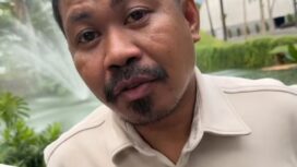 Verry Klau Bulan, komika dsn konten kreator yang membuat lagu Veronika. Foto: Instagram@verry klai