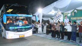 Foto: Istimewa
Bupati Fandi Ahmad Yani memberangkatkan jamaah haji Kabupaten Gresik .