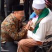 Bupati Wassubi memberikan ucapan selamat menunaikan ibadah haji untuk Kloter 62, Kamis, 7 Mei 2026. Foto: instragram@jombang_kab