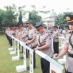 Saat prosesi serah terima jabatan Kasatreskrim dan delapan Kapolsek jajaran Polres Jombang, Kamis (25/6/2026) 
