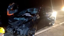 Kondisi mobil yang ringsek usai tabrak keras bagian belakang truk gandeng