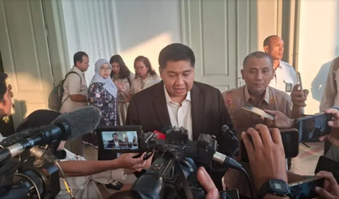 
					Menteri Ara