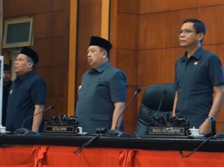 Ketua DPRD Jombang, H. Hadi Atmaji pimpin rapat paripurna tentang Jawaban Bupati tentang pertanyaan anggota dewan terhadap Ranperda Penyelenggaraan Jasa, Senin 8 Juni 2026. Foto: ist