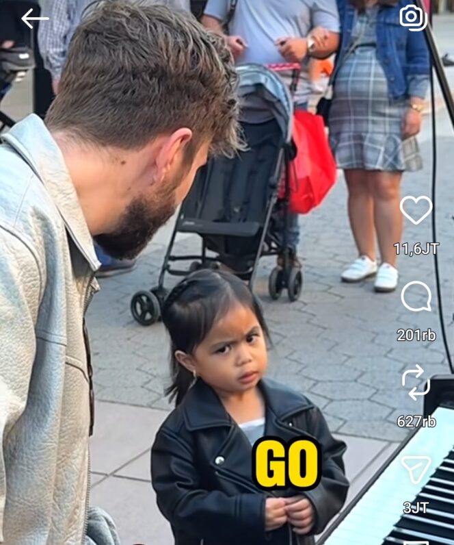 
					Inilah pertemuan Leona, 2, denga pianis jalanan Emilo Piano, di Los Angeles. Bocah keturunan Filipina ini, begitu ceria minta agar Emilio mengiringi dirinya melantunkan lagu Let It Go dari Frozen. Foto: Instgaram@emilio_piano
