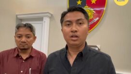 AKP Bima Pratama, Kepala Satreskrim Polres Kediri, saat memberikan rilis kasus penahanan oknum guru SMK berbuat cabul kepada siswinya. Foto: instagram@kawan.kediri