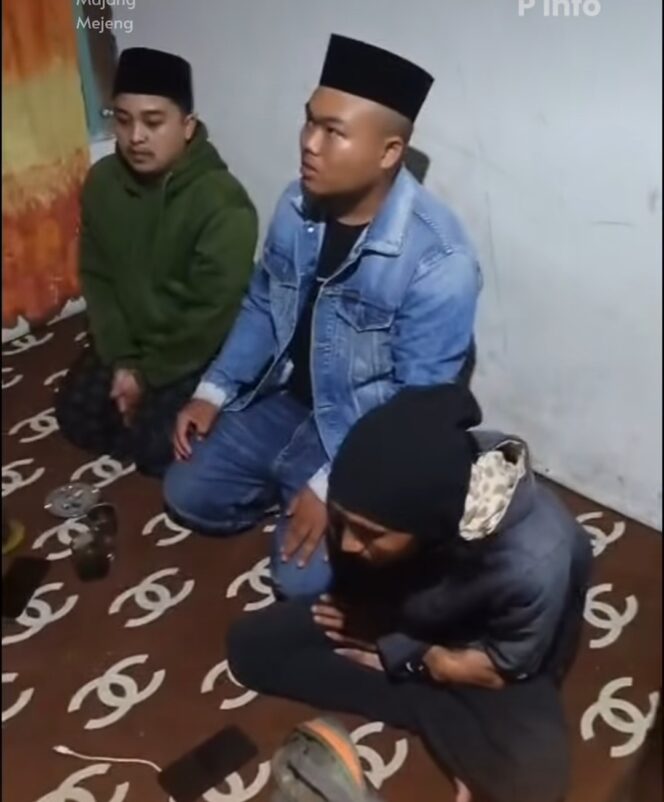 
					Petugas Reskrim Polres Lumajang, berhasil meringkus dua dari empat pelaku perampokan Kandangtepus, Senduro,. Foto: instagram@majangmejeng_