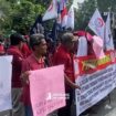 Massa karyawan PT SGS kembali menggelar demo di depan kantor Pemkab Jombang dan Disnaker, Selasa 23 Juni 2026. Foto: instagram@jombanginformasi_