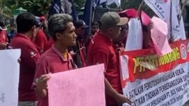 Massa karyawan PT SGS  kembali menggelar demo di depan kantor Pemkab Jombang dan Disnaker, Selasa 23 Juni 2026. Foto: instagram@jombanginformasi_