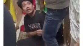 Kondisi satu di antara tiga karyawan yang disekap dengan kaki dirantai di sebuah usahan percetakan di kawasan Senen, Jakarta. Foto: ist