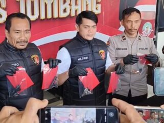 Kasatreskrim Polres Jombang menggekar konferensi pers ungkap penangkapan empat tersangka pencuri motor, spesialis acara hiburan. Fito: ist
