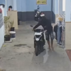 aksi pelaku terekam CCTV saat menggondol motor korban