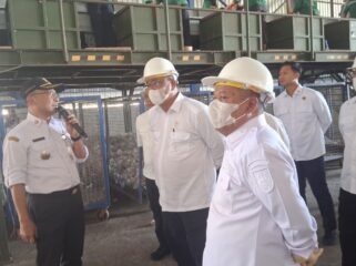 Setelah tertunda dua kali, Menteri Lingkungan Hidup (LH) Jumhur Hidayat kunjangan ke lokasi Tempat Pengolahan Akhir (TPA) Banjardowo, Jombang, Rabu, 15 Juli 2026. Foto: ist