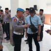 Tim Bidpropam Polda Jatim saat lakukan pemeriksaan personel Polres Jombang, Rabu (22/7/2026) 