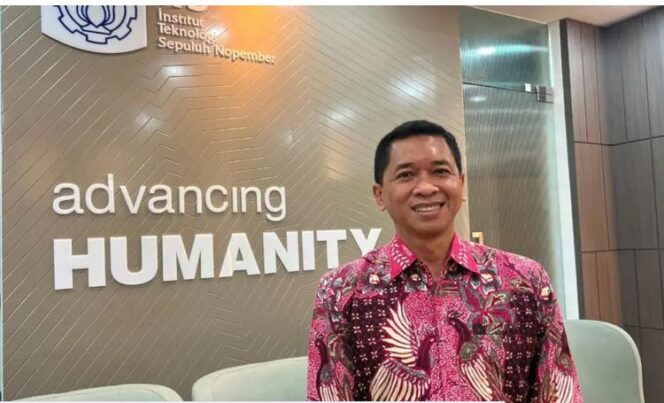 
					Rektor ITS Prof Bambang Pramujati