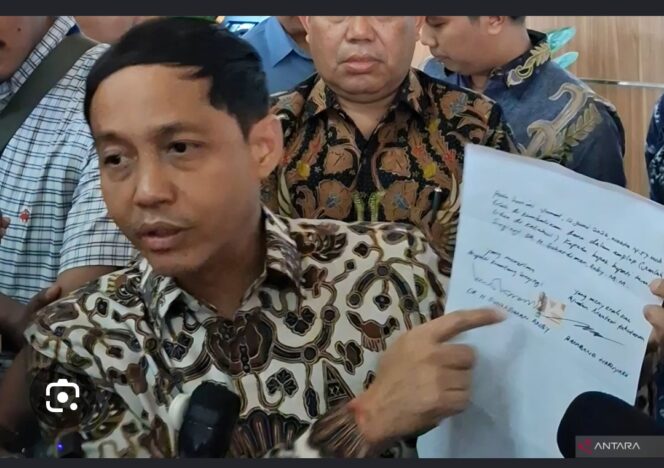 
					Menteri Kehutanan, Raja Juli Antoni saat memberikan keterangan pers di gedung Menggala Wanabakti, Jakarta, Jumat, 3 Juli 2026. Foto: antara
