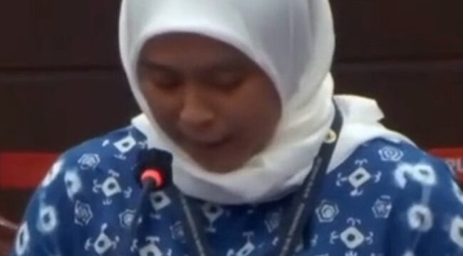 Cenuk Widyastuti Sayekti , SH, MH, PhD, tampil sebagai saksi fakta dalam uji materi UU Dosen dan Guru, di MK, Jakarta. Foto: ist