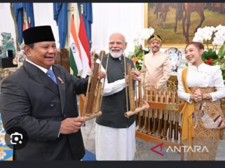 Muhibah sahabat lama dari India kembali terjadi di Indonesia. PM Narendra Modi melakulan kunjungan persahabatan ke Indonesia, mendapat suguhan dan buah tangan angklung. Foto: setneg