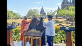 PM India, Narendra Modi melakukan perjlanan khusus ke candi Prambanan, Kalten, Jateng. Disana ia menandatangani prasasti kerja sama untuk melestarikan candi Syiwa itu, Rabu 8 Juli 2026. Foto: ist