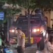 Bukan penggeledahan biasa, Polisi mengerahkan pasukan brimob dan rantis saat menggeledah kafe diduga milik Jampidus Febrie Ardiansyah, Rabh, 8 Juli 2026. Foto: ist