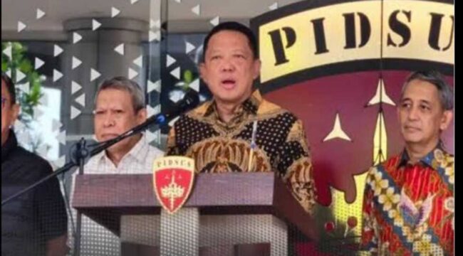 Merespon aksi penggeledahan oleh penyidik Polisi, Jampidsus Febrie Adriansyah bikin konferensi pers, menyangkal senua tuduhan kepadanya, Jumat 10 Juli 2026. Foto: ist