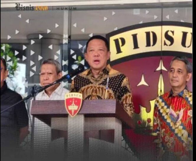 
					Merespon aksi penggeledahan oleh penyidik Polisi, Jampidsus Febrie Adriansyah bikin konferensi pers, menyangkal senua tuduhan kepadanya, Jumat 10 Juli 2026. Foto: ist